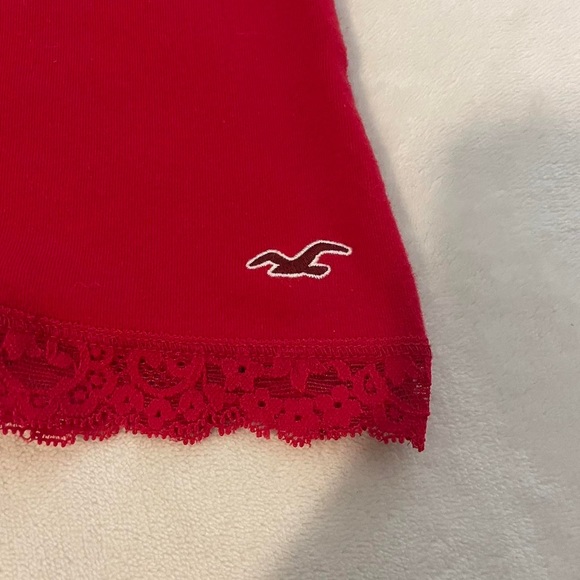 Brand: Hollister 
vibrant red laced tank top 
size xs 
not worn - Picture 2 of 4